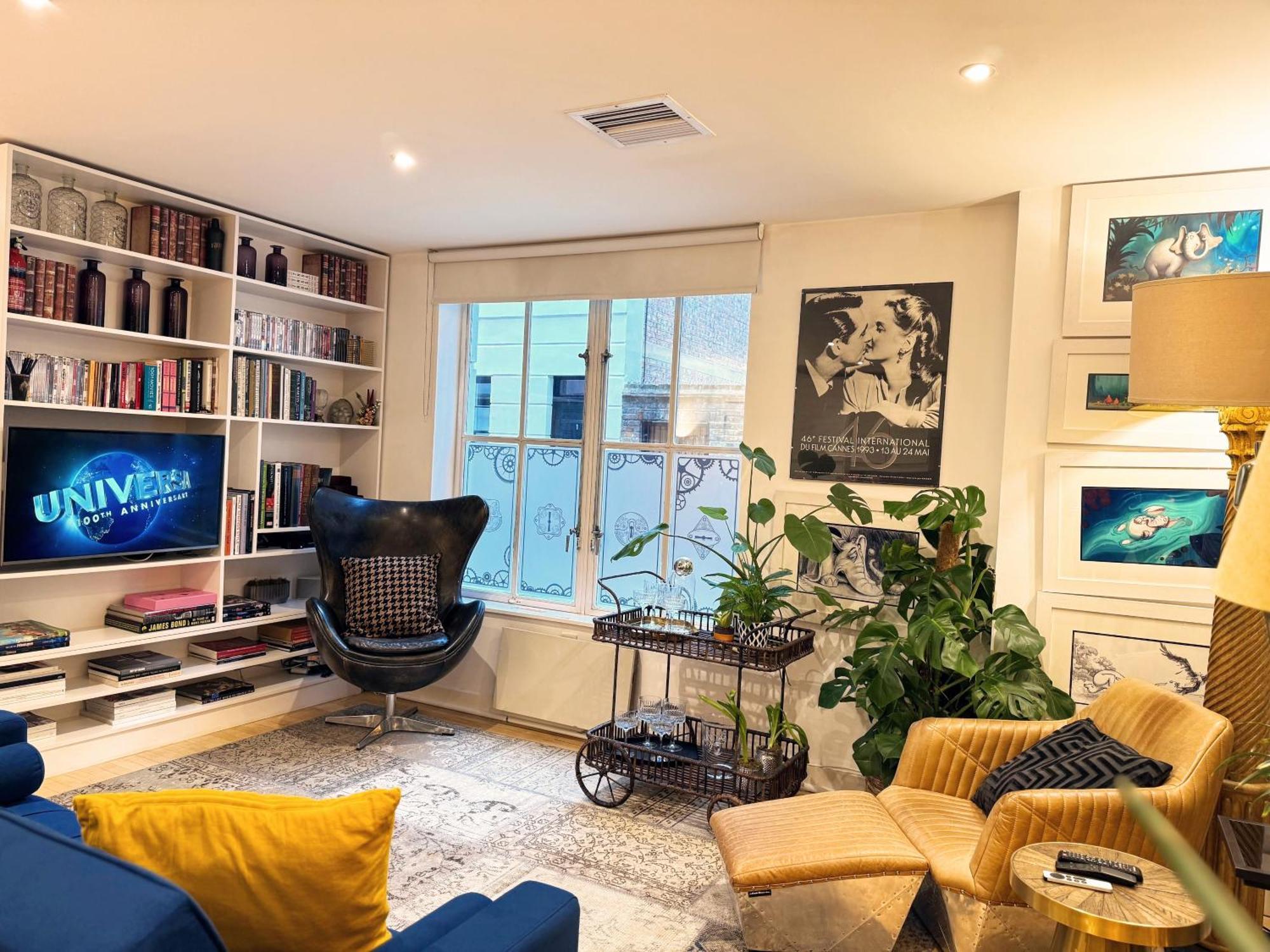 Spacious West End Duplex Apartment, W1 Central Londra Dış mekan fotoğraf