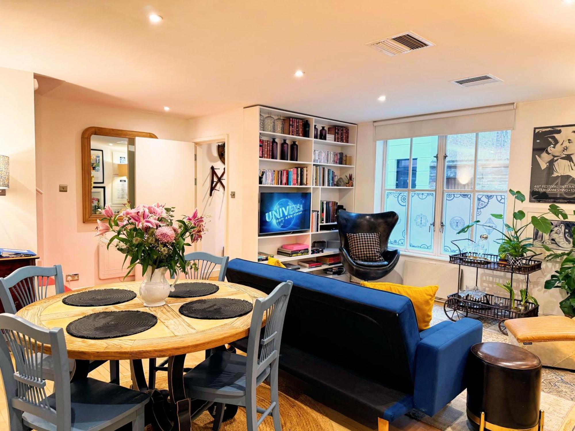 Spacious West End Duplex Apartment, W1 Central Londra Dış mekan fotoğraf